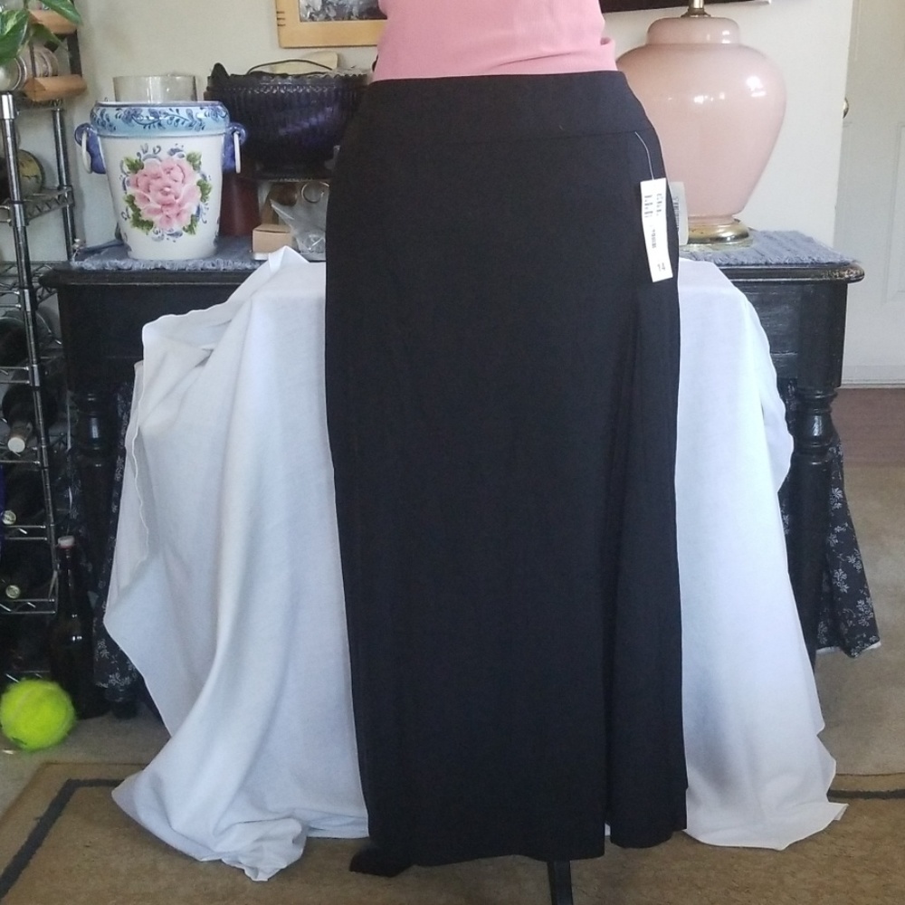NWT Larry Levine Black Skirt, Sz 14